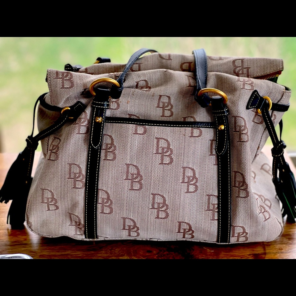 Dooney & Burke Large Grommet Sac - Picture 2 of 10